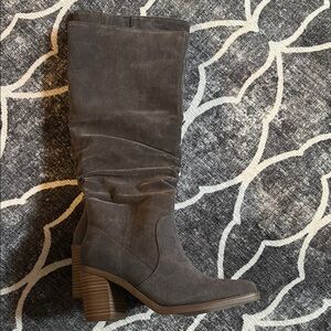 NWT Universal Thread Harlan boot